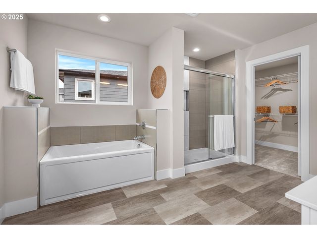 16733 Se SHIMMERING LEAF St, Happy Valley, OR 97086