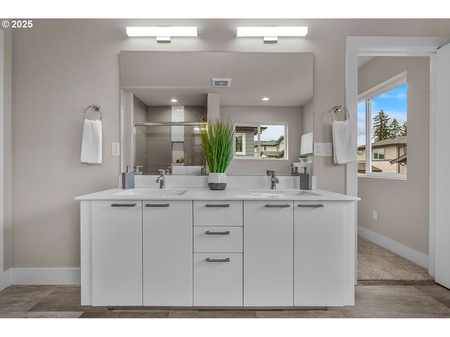 16733 Se SHIMMERING LEAF St, Happy Valley, OR 97086