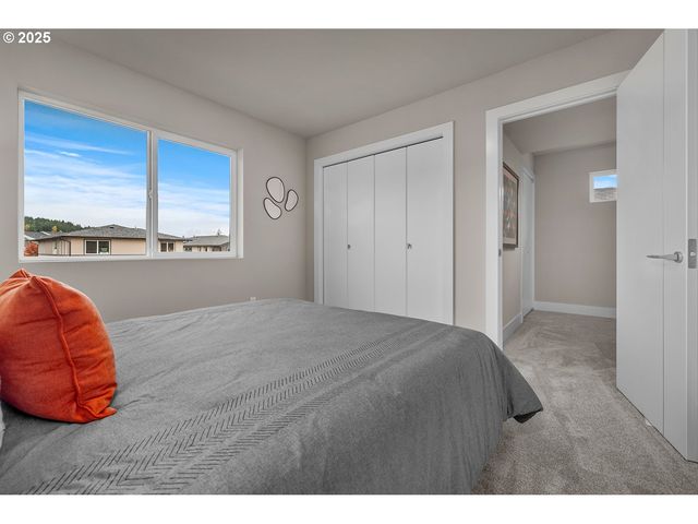 16733 Se SHIMMERING LEAF St, Happy Valley, OR 97086