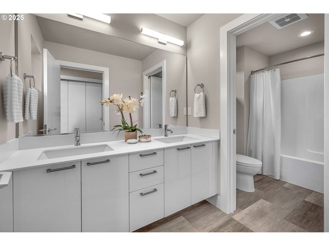 16733 Se SHIMMERING LEAF St, Happy Valley, OR 97086