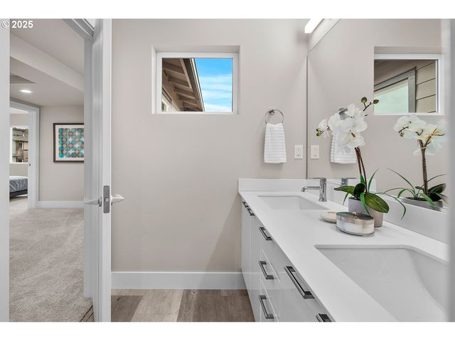 16733 Se SHIMMERING LEAF St, Happy Valley, OR 97086