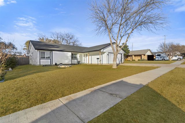 2023 Deerfield Drive, Carrollton, TX 75007