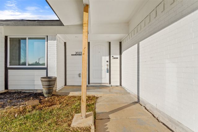 2023 Deerfield Drive, Carrollton, TX 75007