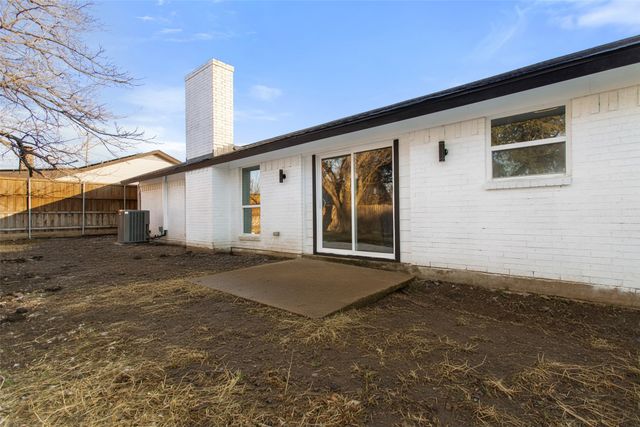 2023 Deerfield Drive, Carrollton, TX 75007