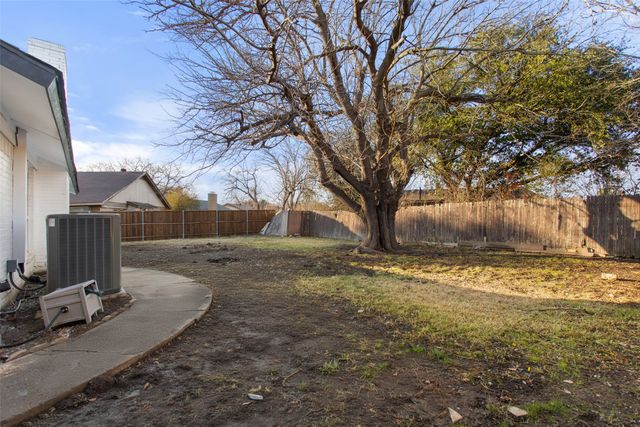 2023 Deerfield Drive, Carrollton, TX 75007