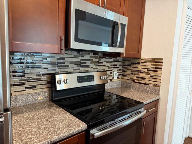 7575 Cambridge Street 2204, Houston, TX 77054