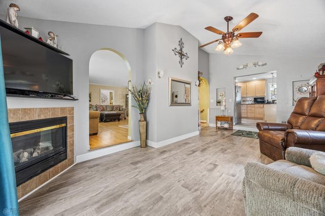 1209 4th Street N, Fargo, ND 58102