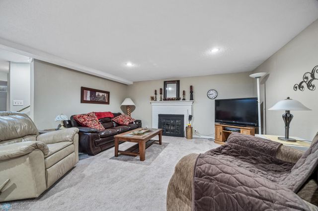 1209 4th Street N, Fargo, ND 58102