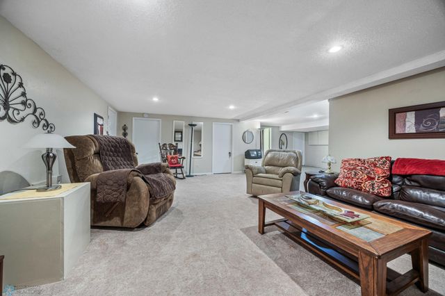 1209 4th Street N, Fargo, ND 58102