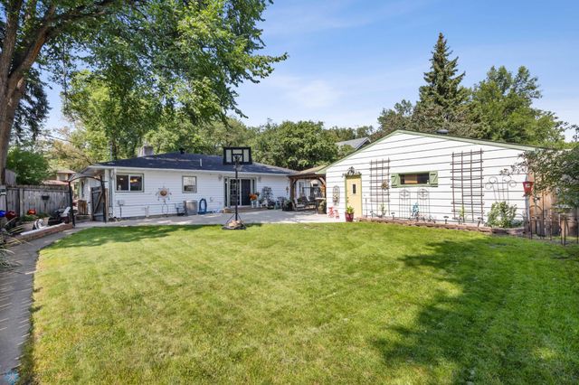 1209 4th Street N, Fargo, ND 58102