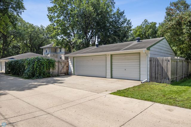 1209 4th Street N, Fargo, ND 58102