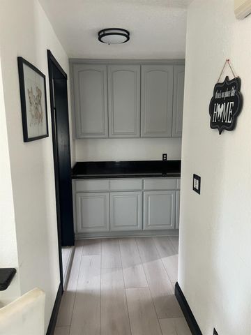 365 Diane Ct, Manteca, CA 95336