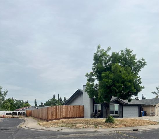 365 Diane Ct, Manteca, CA 95336