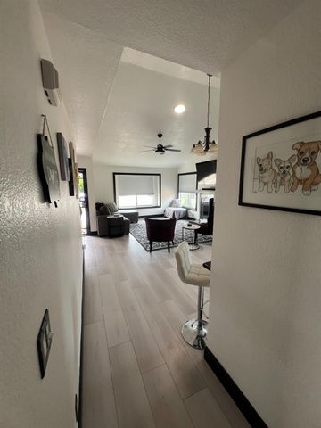 365 Diane Ct, Manteca, CA 95336