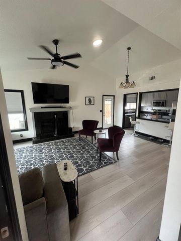 365 Diane Ct, Manteca, CA 95336