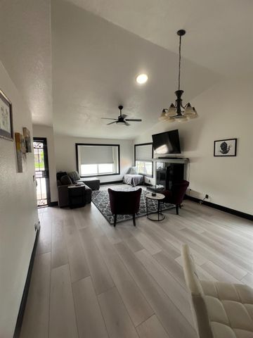 365 Diane Ct, Manteca, CA 95336