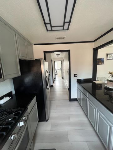 365 Diane Ct, Manteca, CA 95336