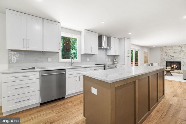 2851 EDGELEA RD, Vienna, VA 22181
