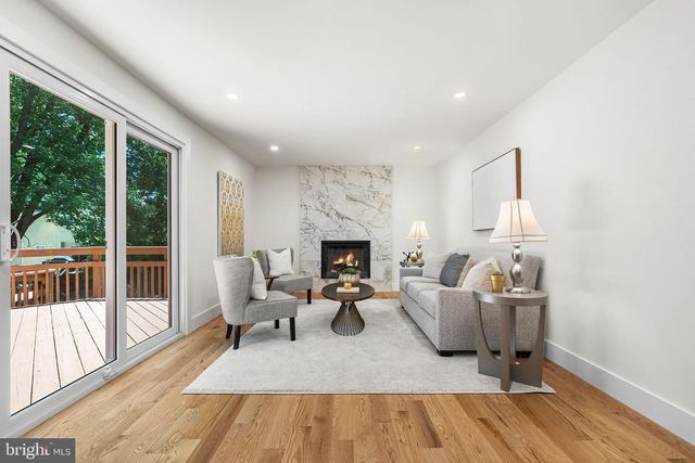 2851 EDGELEA RD, Vienna, VA 22181