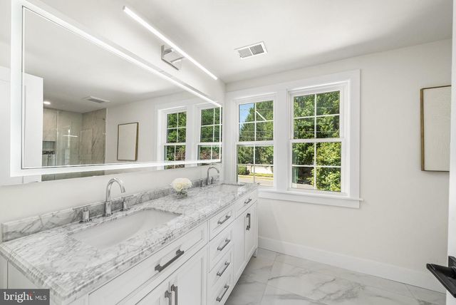 2851 EDGELEA RD, Vienna, VA 22181