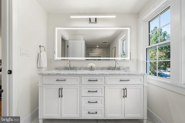 2851 EDGELEA RD, Vienna, VA 22181