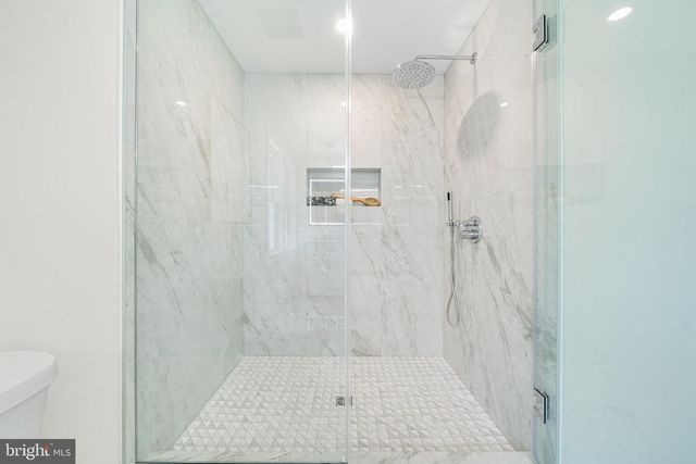 2851 EDGELEA RD, Vienna, VA 22181