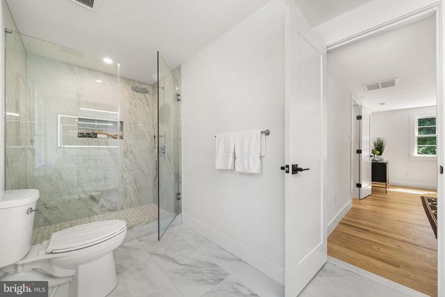 2851 EDGELEA RD, Vienna, VA 22181