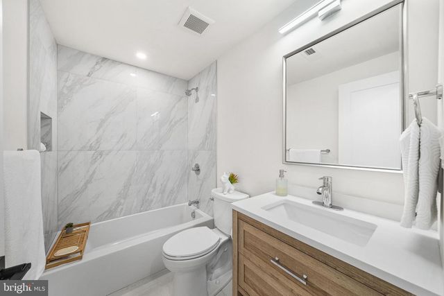 2851 EDGELEA RD, Vienna, VA 22181