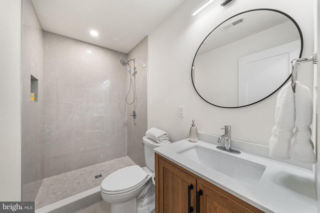 2851 EDGELEA RD, Vienna, VA 22181