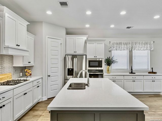2043 Dalhart, San Antonio, TX 78253
