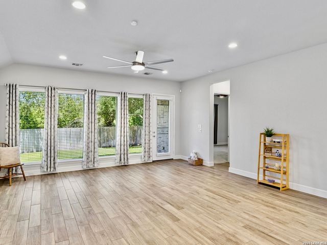 2043 Dalhart, San Antonio, TX 78253