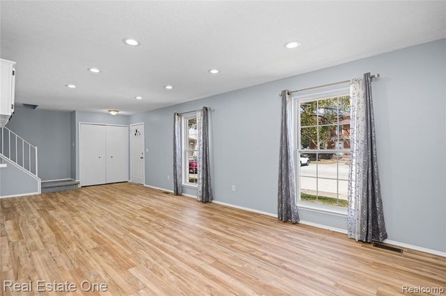 35367 Tall Oaks Drive, Sterling Heights, MI 48312