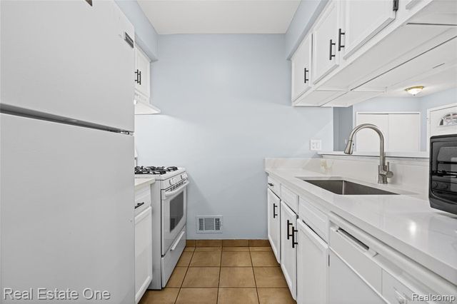 35367 Tall Oaks Drive, Sterling Heights, MI 48312