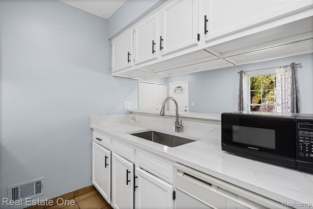 35367 Tall Oaks Drive, Sterling Heights, MI 48312