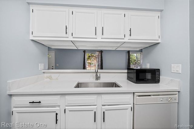 35367 Tall Oaks Drive, Sterling Heights, MI 48312
