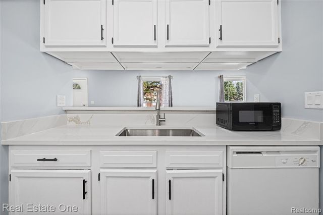 35367 Tall Oaks Drive, Sterling Heights, MI 48312
