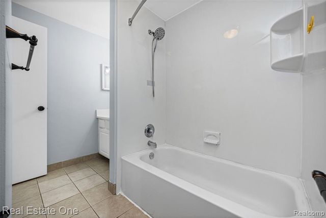 35367 Tall Oaks Drive, Sterling Heights, MI 48312