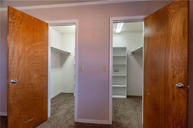 850 S Chateau Drive, Rogers, AR 72758