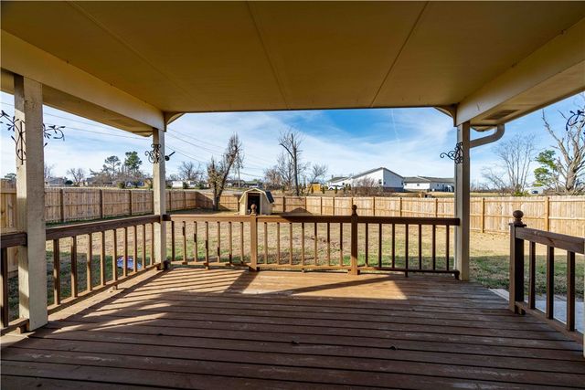 850 S Chateau Drive, Rogers, AR 72758