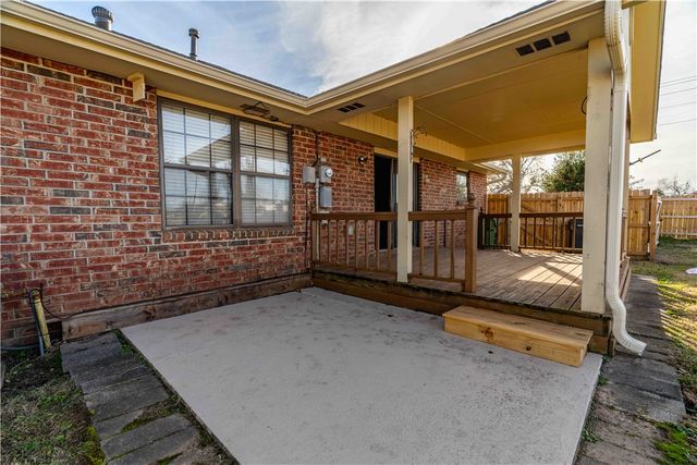 850 S Chateau Drive, Rogers, AR 72758