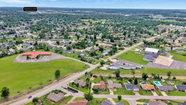 850 S Chateau Drive, Rogers, AR 72758