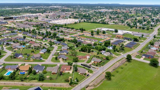 850 S Chateau Drive, Rogers, AR 72758