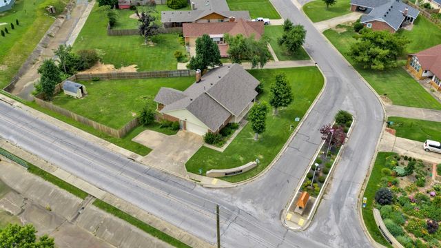 850 S Chateau Drive, Rogers, AR 72758