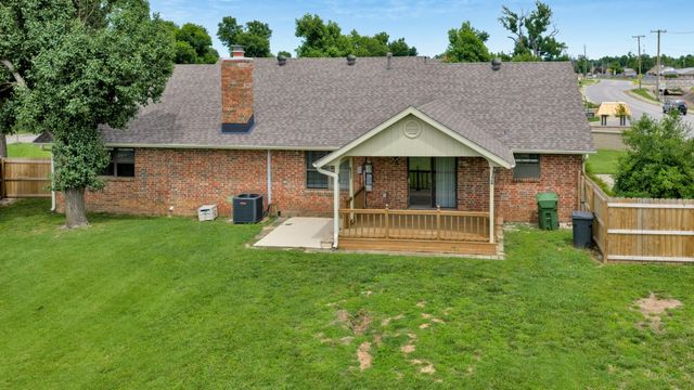 850 S Chateau Drive, Rogers, AR 72758