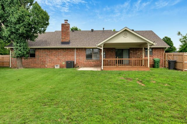 850 S Chateau Drive, Rogers, AR 72758