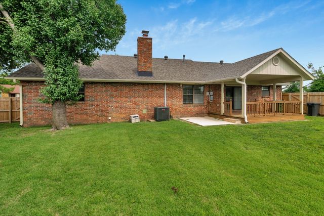 850 S Chateau Drive, Rogers, AR 72758