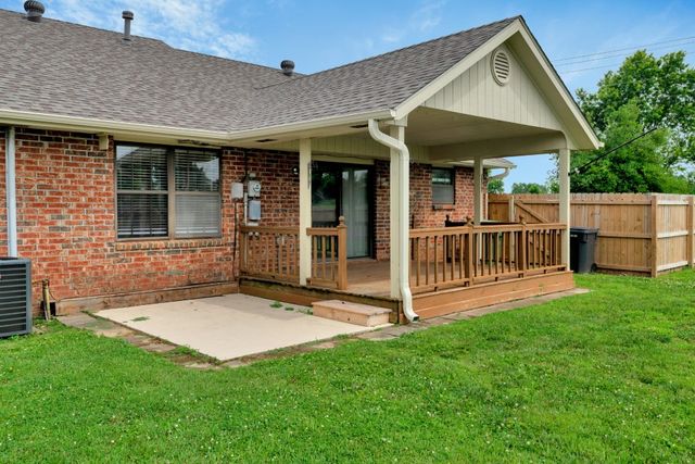 850 S Chateau Drive, Rogers, AR 72758