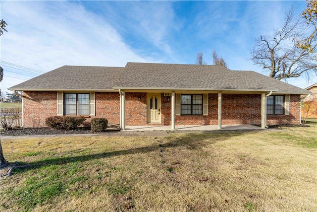 850 S Chateau Drive, Rogers, AR 72758