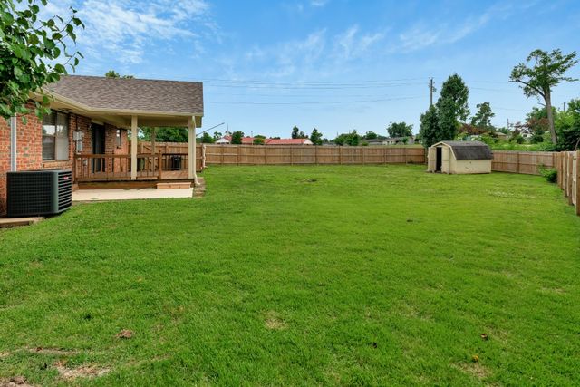 850 S Chateau Drive, Rogers, AR 72758