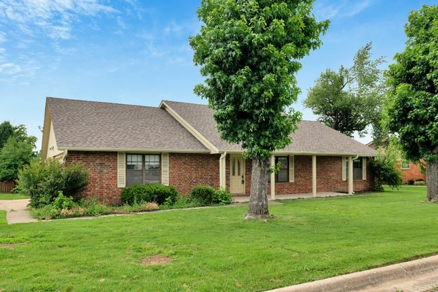 850 S Chateau Drive, Rogers, AR 72758